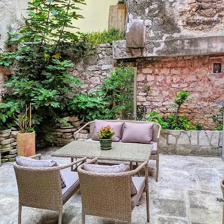 Private Courtyard Medieval Stone In Old Town *